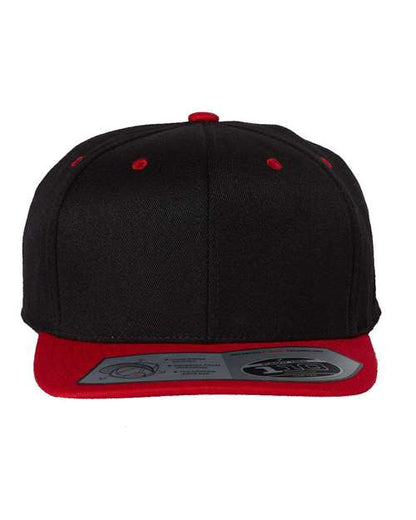 Snapback embroidered Horse Market hat.